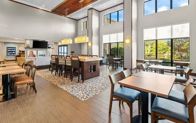 Photo 5 - Hampton Inn & Suites Philadelphia/Bensalem