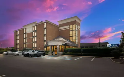 Photo 2 - Best Western Hampton Coliseum Inn