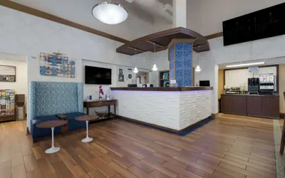 Photo 4 - Best Western Hampton Coliseum Inn