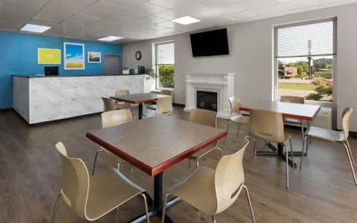 Photo 5 - Days Inn by Wyndham Cambridge