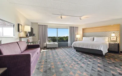 Photo 4 - Holiday Inn Chicago Nw Crystal Lk Conv Ctr by IHG