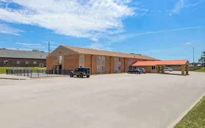 Photo 2 - Econo Lodge Emporia
