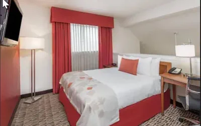 Photo 2 - Value Suites Extended Stay - St Louis