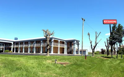 Photo 2 - Econo Lodge Franklin South