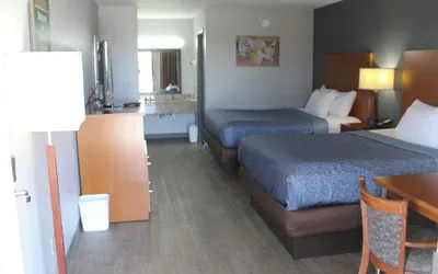 Photo 4 - Econo Lodge Franklin South