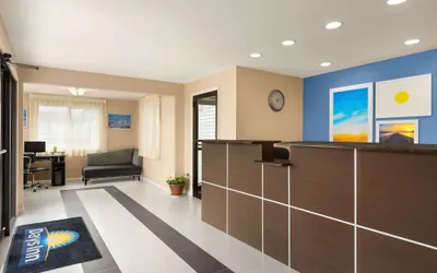 Photo 4 - Days Inn by Wyndham Middletown/Newport Area
