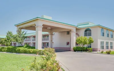 Photo 2 - Days Inn by Wyndham Fort Stockton