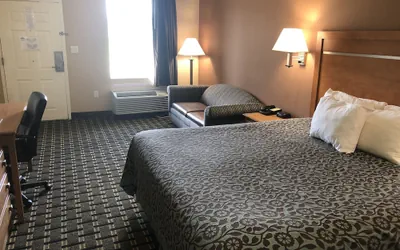 Photo 5 - Days Inn by Wyndham Columbus