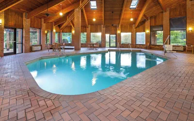 Photo 2 - Baymont by Wyndham LaGrange