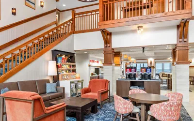 Photo 3 - Hampton Inn Duluth Canal Park