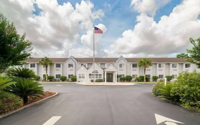 Photo 2 - Microtel Inn & Suites by Wyndham Pooler/Savannah