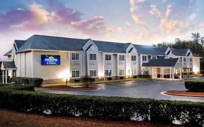 Photo 2 - Microtel Inn & Suites by Wyndham Southern Pines / Pinehurst