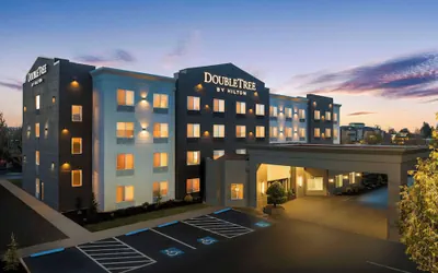 Photo 2 - DoubleTree by Hilton Hotel Salem, Oregon