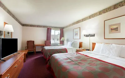 Photo 5 - Ramada by Wyndham SeaTac Airport North
