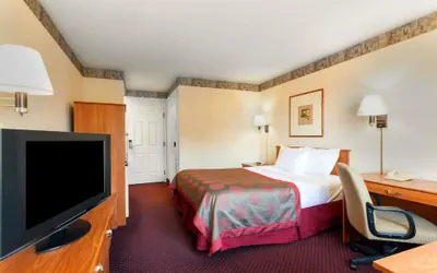 Photo 4 - Ramada by Wyndham SeaTac Airport North