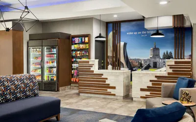 Photo 3 - La Quinta Inn & Suites by Wyndham Salem OR