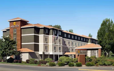 Photo 2 - La Quinta Inn & Suites by Wyndham Salem OR