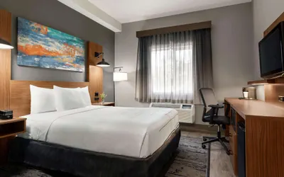 Photo 4 - La Quinta Inn & Suites by Wyndham Salem OR