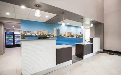 Photo 2 - Comfort Inn & Suites Clearwater South
