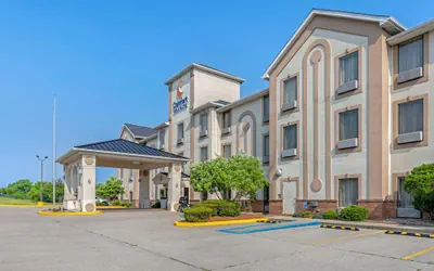 Photo 2 - Comfort Inn & Suites La Grange - Louisville Area