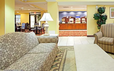 Photo 3 - Holiday Inn Express Richmond Airport by IHG