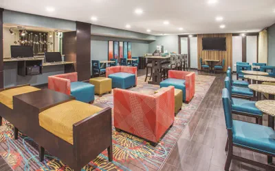 Photo 4 - La Quinta Inn & Suites by Wyndham O'Fallon, IL - St. Louis