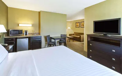 Photo 3 - Country Inn & Suites by Radisson, Benton Harbor-St. Joseph, MI