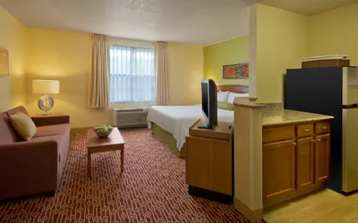 Photo 5 - Hawthorn Extended Stay by Wyndham Cincinnati NE/Mason