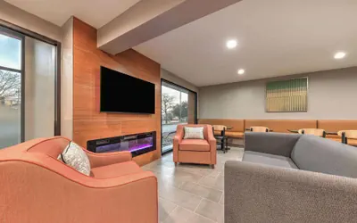Photo 4 - Hawthorn Extended Stay by Wyndham Bedford / Dallas