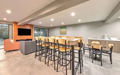 Photo 5 - Hawthorn Extended Stay by Wyndham Bedford / Dallas