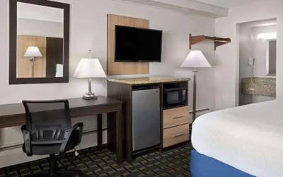 Photo 5 - Days Inn by Wyndham Tonawanda/Buffalo