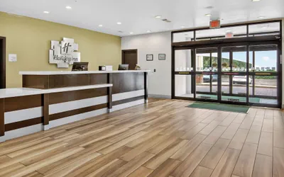 Photo 4 - Holiday Inn & Suites Dallas-Addison by IHG