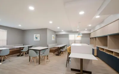 Photo 4 - Sonesta Simply Suites Falls Church