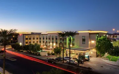 Photo 2 - Hampton Inn Phoenix-Airport North