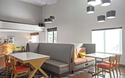 Photo 4 - Hampton Inn Phoenix-Airport North