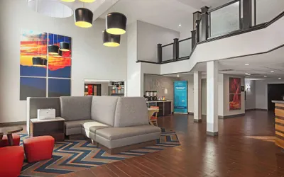 Photo 3 - Hampton Inn Phoenix-Airport North