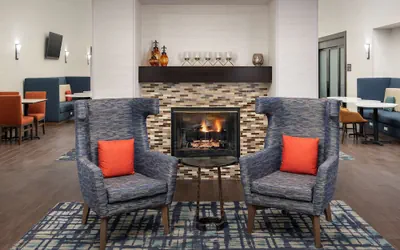 Photo 4 - Hampton Inn & Suites Alpharetta