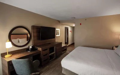 Photo 4 - Hampton Inn Springfield