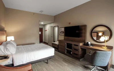 Photo 3 - Hampton Inn Springfield