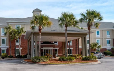 Photo 2 - Comfort Inn & Suites Patriots Point