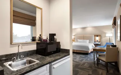 Photo 5 - Hampton Inn Charleston-North