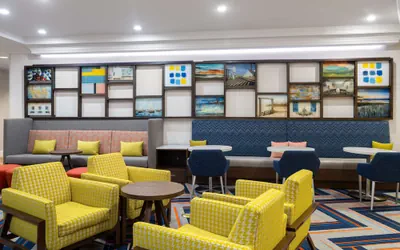 Photo 2 - Hampton Inn Charleston-North