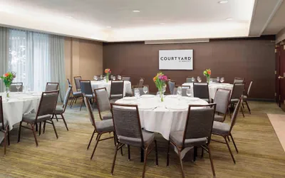 Photo 3 - Courtyard by Marriott Princeton