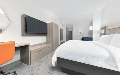 Photo 5 - Holiday Inn Express Hotel & Suites Winnie by IHG