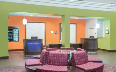 Photo 4 - La Quinta Inn & Suites by Wyndham Conference Center Prescott