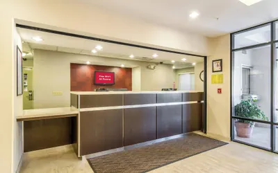 Photo 4 - Red Roof Inn PLUS+ Tempe - Phoenix Airport