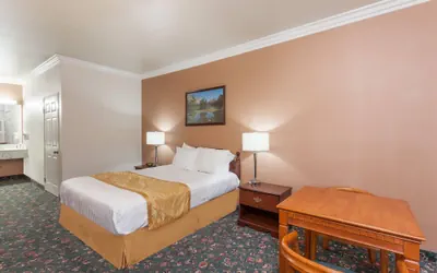 Photo 5 - Days Inn & Suites by Wyndham South Gate