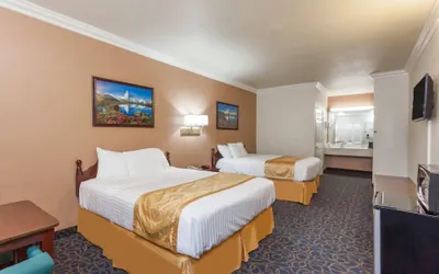 Photo 3 - Days Inn & Suites by Wyndham South Gate