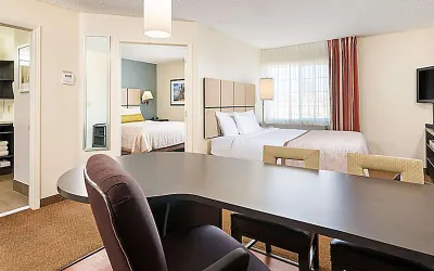 Photo 3 - Sonesta Simply Suites Naperville Warrenville