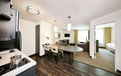 Photo 4 - Sonesta Simply Suites Detroit Ann Arbor